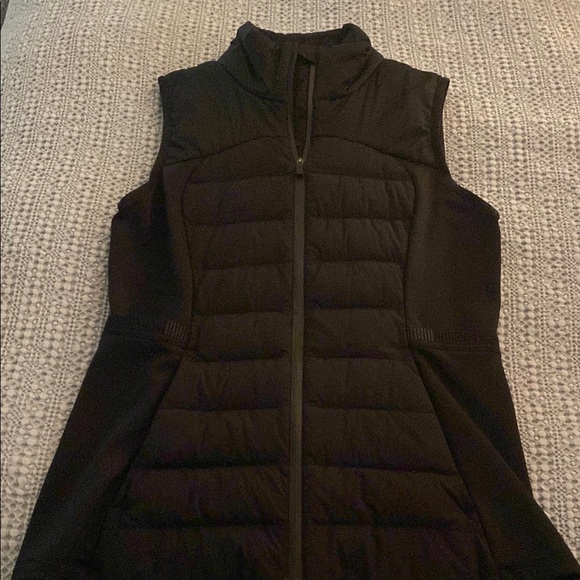 Women's Black Sleeveless Puffer Vest - Picture 1 of 3